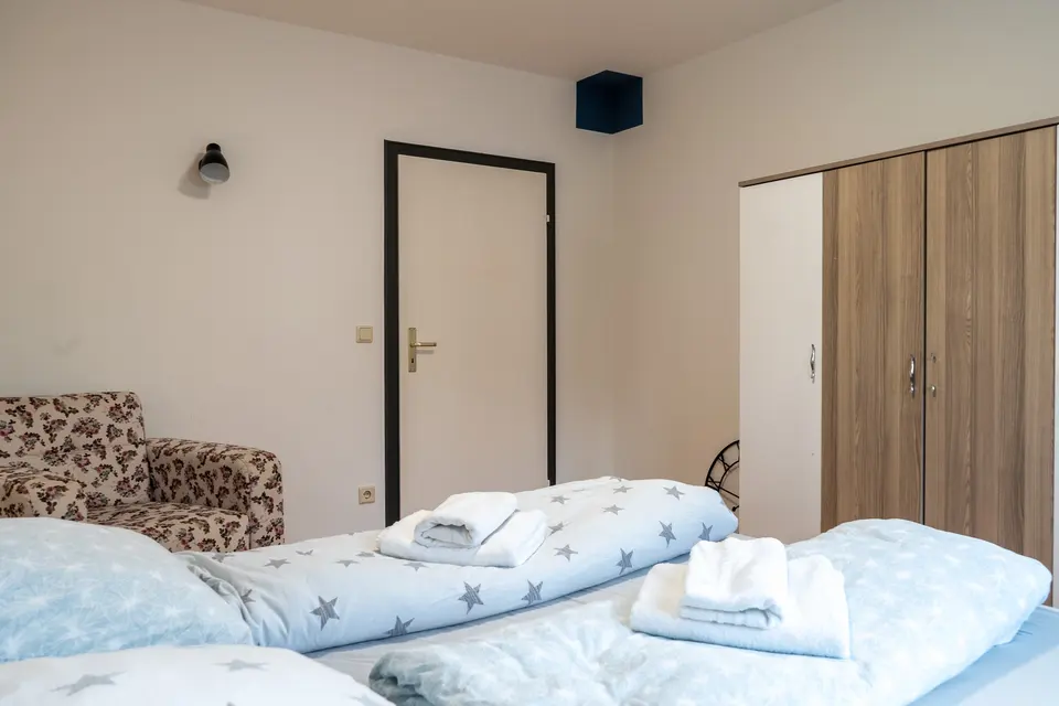Room 6 3